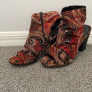 Womens fabric shoe by Diba